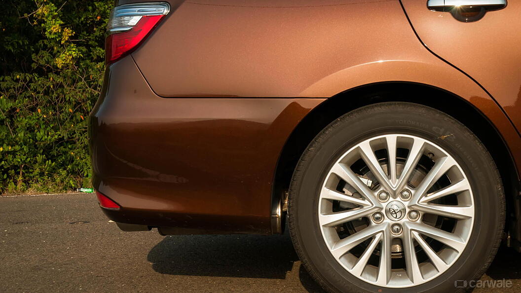 Discontinued Toyota Camry 2015 Wheels-Tyres