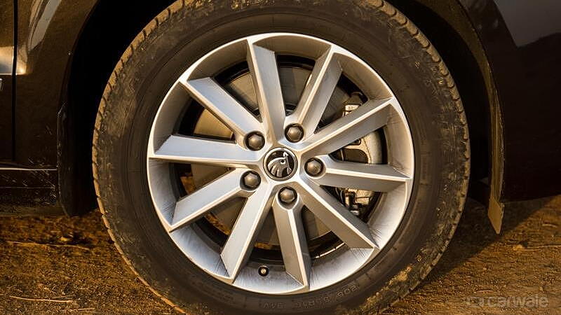 Discontinued Skoda Superb 2014 Wheels-Tyres