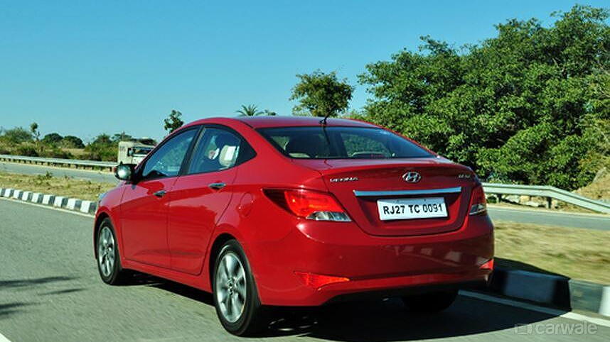 Discontinued Hyundai Fluidic Verna 4S 2015 Driving