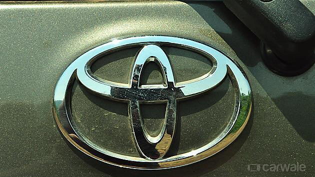 Discontinued Toyota Fortuner 2012 Badges