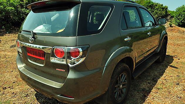 Discontinued Toyota Fortuner 2012 Exterior