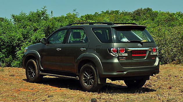 Toyota Fortuner [2012-2016] Rear View