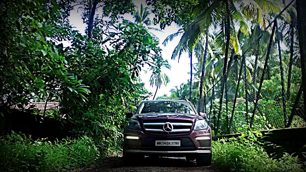 Mercedes-Benz GL Front View