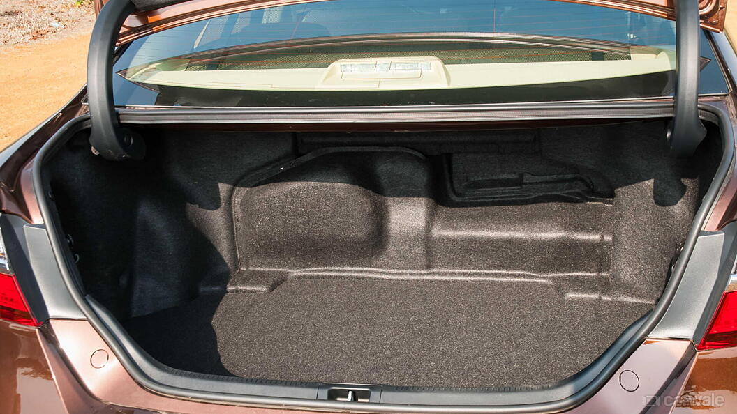 Discontinued Toyota Camry 2015 Boot Space