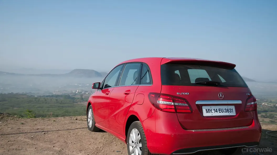 Mercedes-Benz B-Class Images - B-Class Interior & Exterior Photo ...