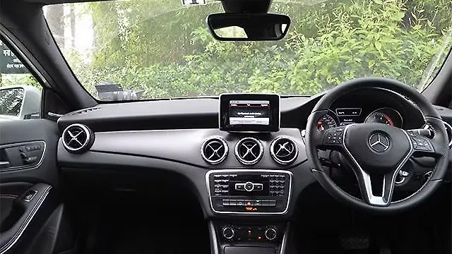 Mercedes Benz GLA 2014 2017 Photo Mercedes Benz GLA Dashboard Image 