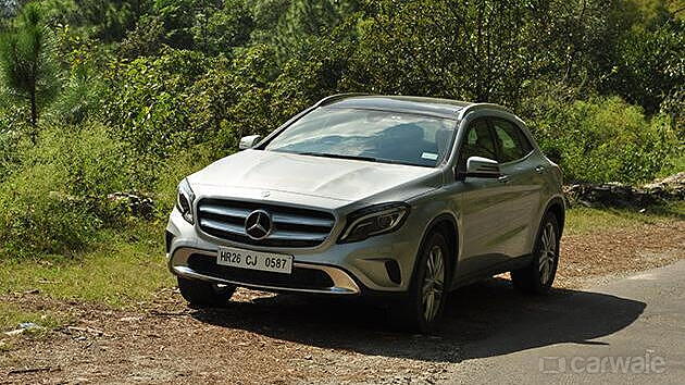 Discontinued Mercedes-Benz GLA 2014 Right Front Three Quarter