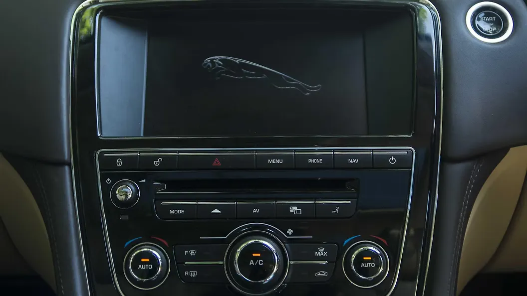 Jaguar XJ L [20142016] Photo, Dashboard Image CarWale