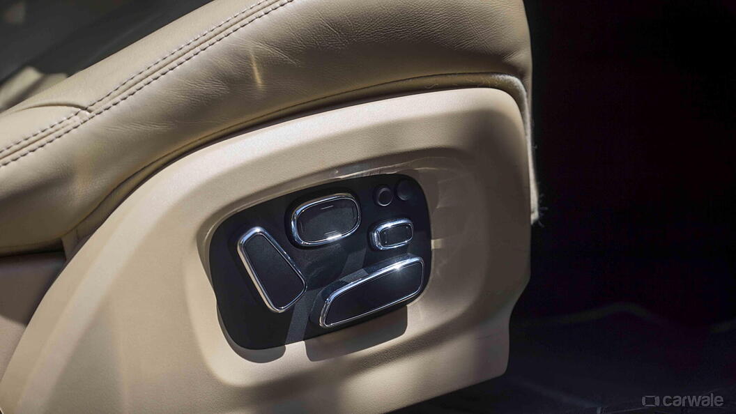 Discontinued Jaguar XJ L 2014 Interior