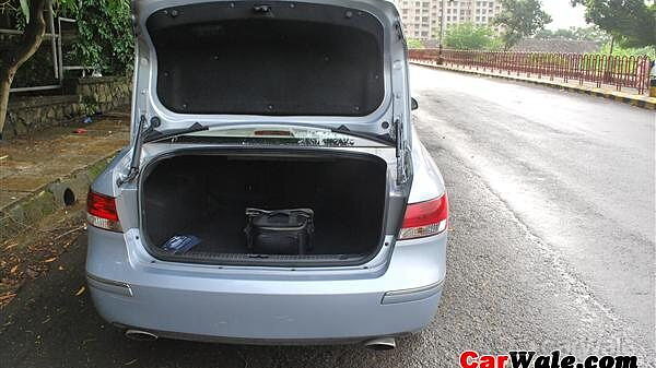 Hyundai Sonata Embera [2005-2009] Boot Space
