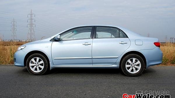 Discontinued Toyota Corolla Altis 2011 Left Side View