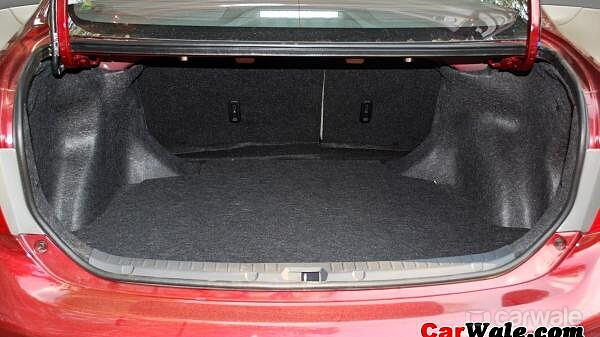 Toyota Corolla Altis [2011-2014] Boot Space