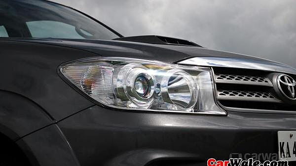 Toyota Fortuner [2009-2012] Headlamps