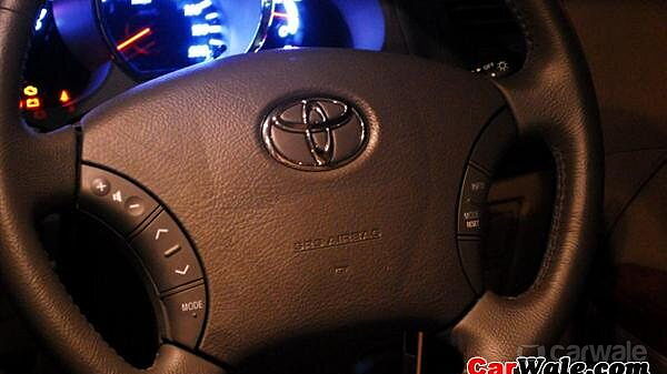 Toyota Fortuner [2009-2012] Steering Wheel