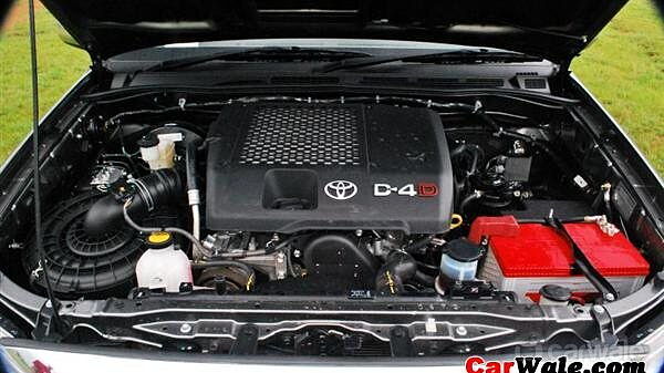 Toyota Fortuner [2009-2012] Engine Bay