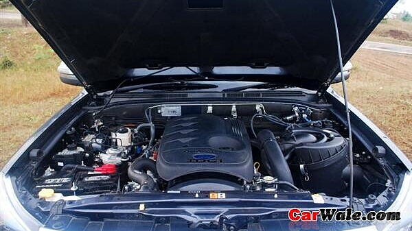 Ford Endeavour [2009-2014] Engine Bay