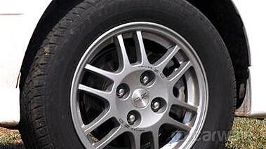 Mitsubishi Cedia [2009-2013] Wheels-Tyres