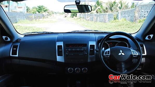 Outlander 07 15 Dashboard Image Outlander 07 15 Photos In India Carwale