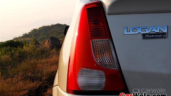 Mahindra-Renault Logan [2009-2011] Tail Lamps