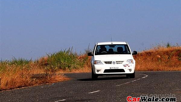 Mahindra-Renault Logan [2009-2011] Front View
