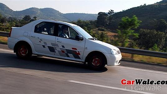 Mahindra-Renault Logan [2009-2011] Left Front Three Quarter