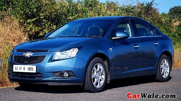 Chevrolet Cruze [2009-2012] Left Front Three Quarter