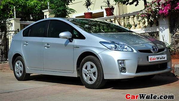 Discontinued Toyota Prius 2009 Left Side View