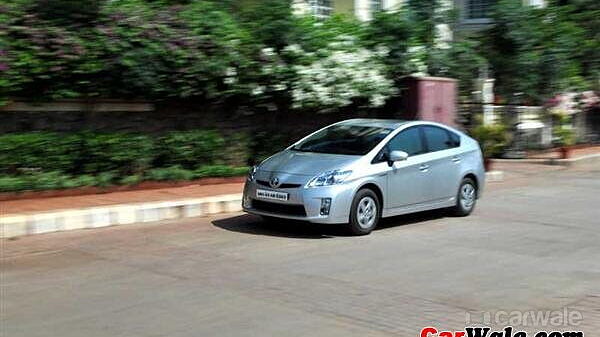 Discontinued Toyota Prius 2009 Front View