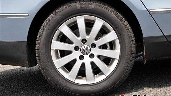 Volkswagen Passat [2007-2014] Wheels-Tyres