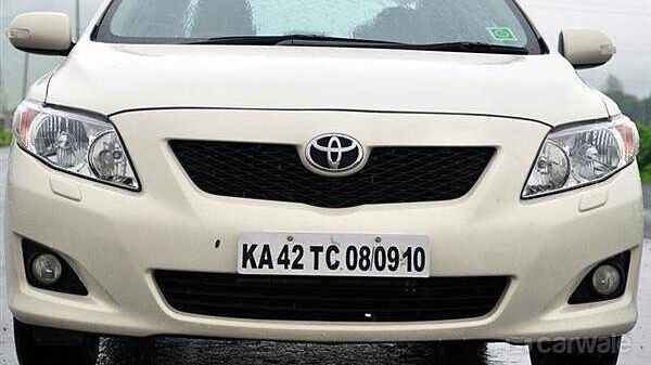 Discontinued Toyota Corolla Altis 2011 Front View
