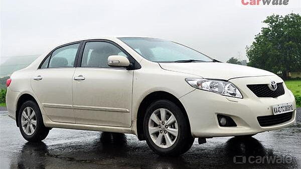 Discontinued Toyota Corolla Altis 2011 Left Front Three Quarter