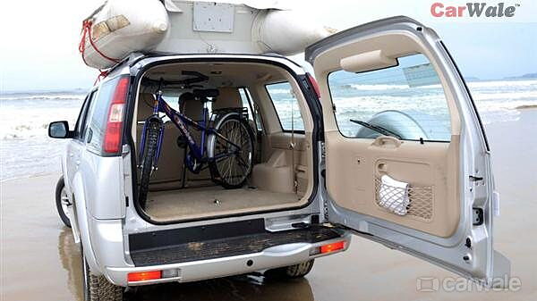Ford Endeavour [2009-2014] Boot Space