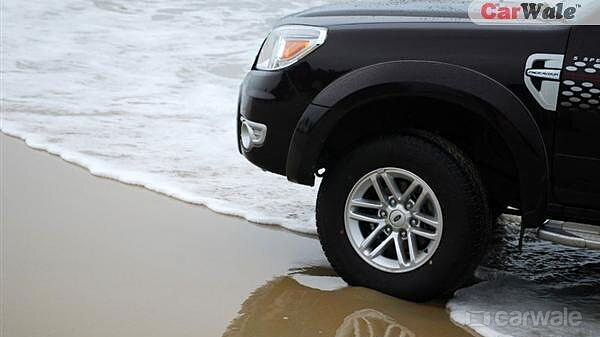 Ford Endeavour [2009-2014] Wheels-Tyres