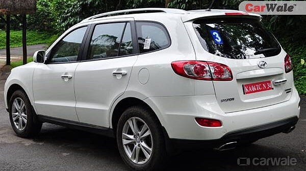 Discontinued Hyundai Santa Fe 2011 Left Rear Three Quarter