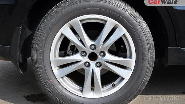 Discontinued Hyundai Santa Fe 2011 Wheels-Tyres