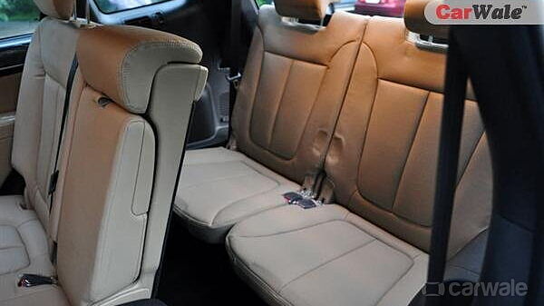 Discontinued Hyundai Santa Fe 2011 Rear Seat Space