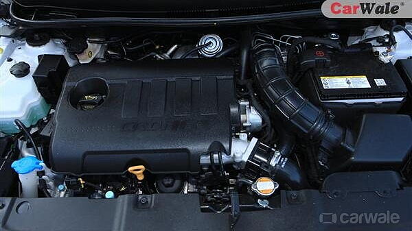 Discontinued Hyundai Verna 2011 Engine Bay