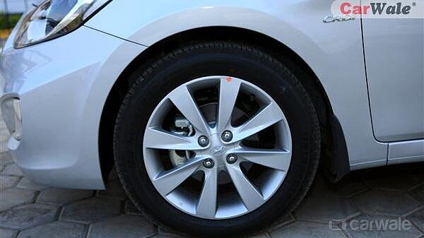 Discontinued Hyundai Verna 2011 Wheels-Tyres