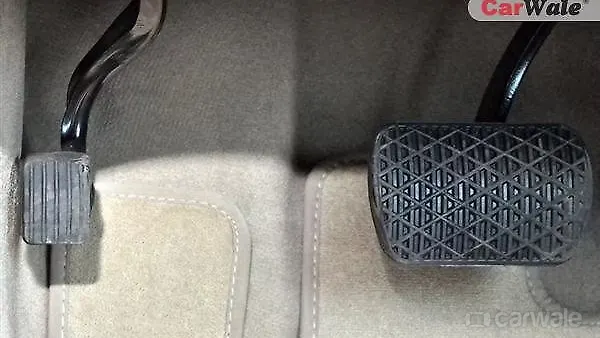 R-Class Boot Space Image, R-Class Photos in India - CarWale