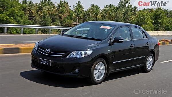 Discontinued Toyota Corolla Altis 2011 Left Front Three Quarter