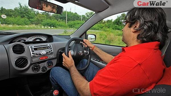 Toyota Etios Liva [2011-2013] Driving