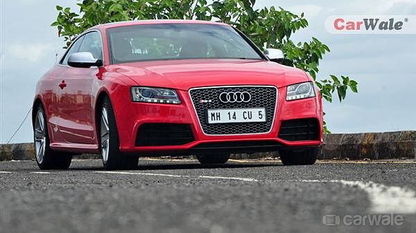 Discontinued Audi RS5 2012 Front View