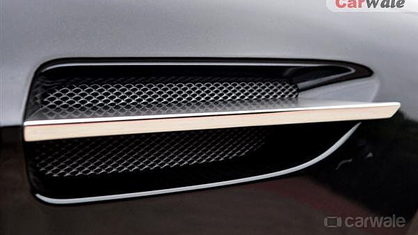 Discontinued Aston Martin V8 Vantage 2018 Exterior