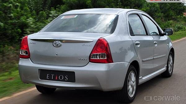 Toyota Etios [2010-2013] Driving