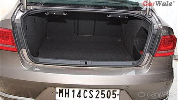 Volkswagen Passat [2007-2014] Boot Space