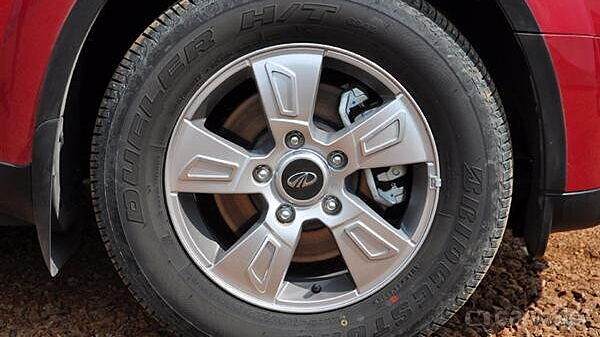 Discontinued Mahindra XUV500 2011 Wheels-Tyres