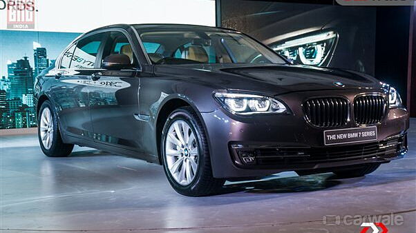 Discontinued BMW 7 Series 2013 Left Front Three Quarter