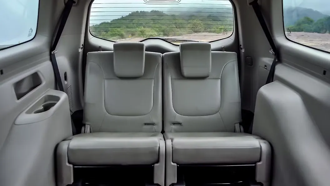 Mitsubishi Pajero Sport Photo, Rear Seat Space Image CarWale