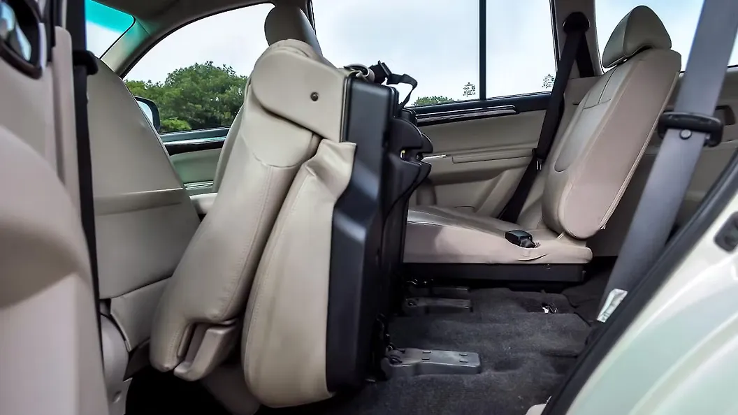 Mitsubishi Pajero Sport Photo, Rear Seat Space Image CarWale