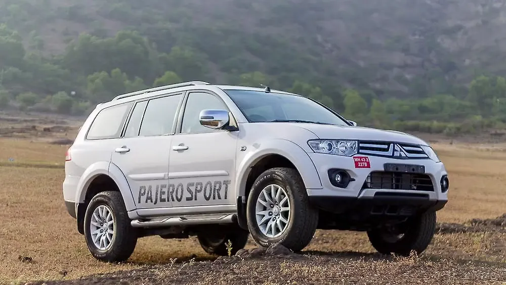Mitsubishi Pajero Sport Right Front Three Quarter Mitsubishi Pajero Sport Right Front Three Quarter